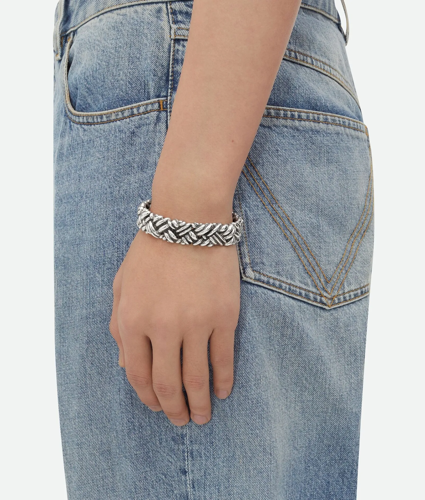 intreccio_medium_cuff_bra_1.webp Bottega Veneta Intreccio Medium Cuff Bracelet> Bracelets